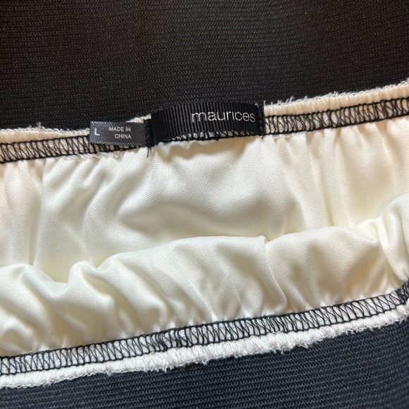 Maurice’s white with black lace skirt size large nwt - Picture 2 of 6